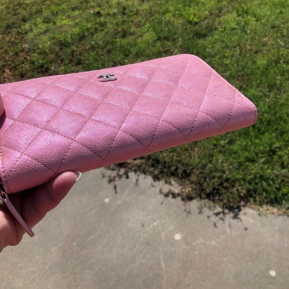 🦄 CHANEL 19s iridescent PINK LARGE ZIP WALLET🦄 - Picture 2 of 8